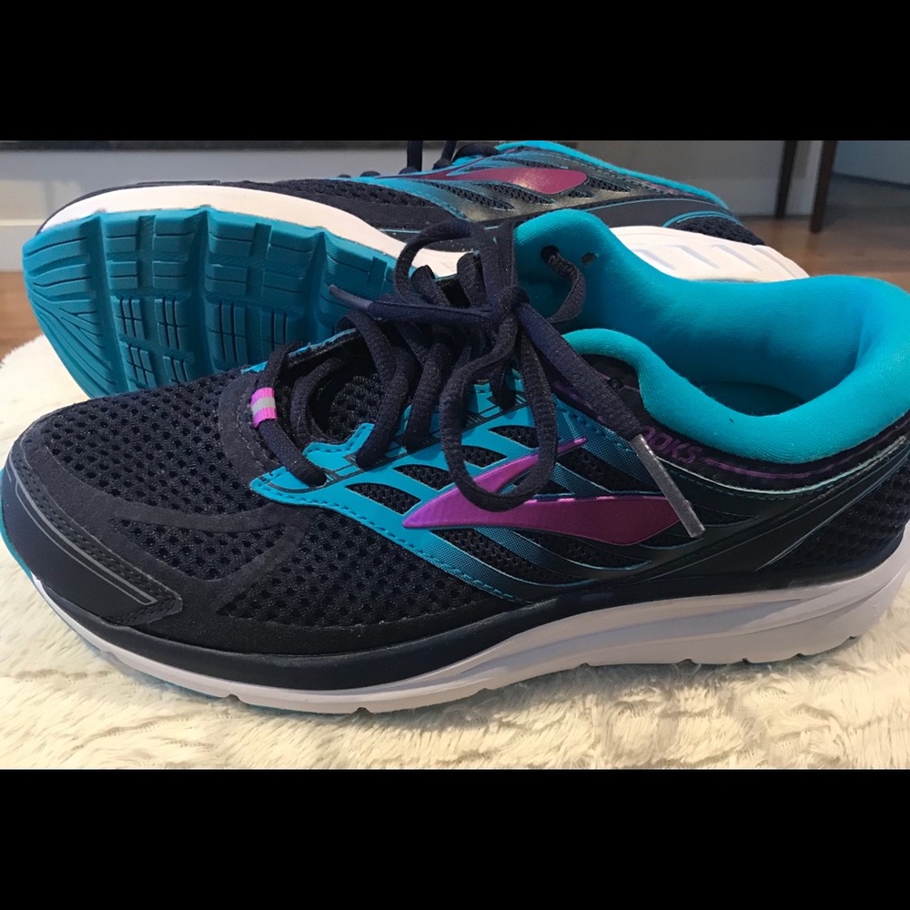 Brooks Addiction 13 Women’s Athletic Shoes 8D